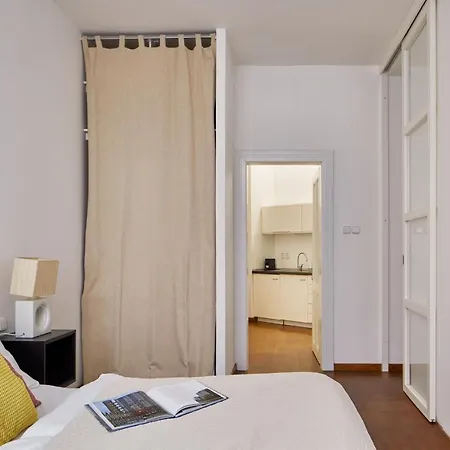 Days - One-bedroom With Netflix Right Next To Zizkov Tower شقة براغ